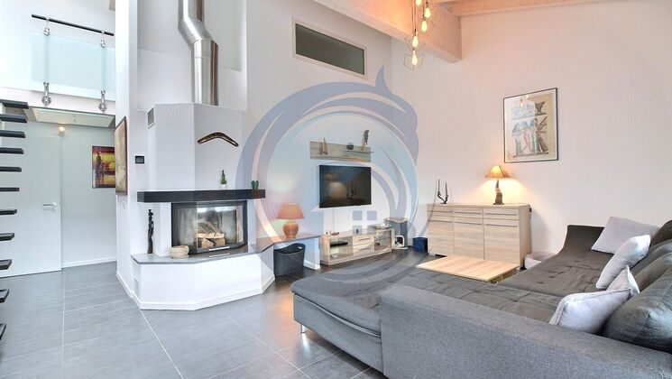 CHARMANT APPARTEMENT EN ATTIQUE DE 5.5 PIÈCES AVEC BALCON