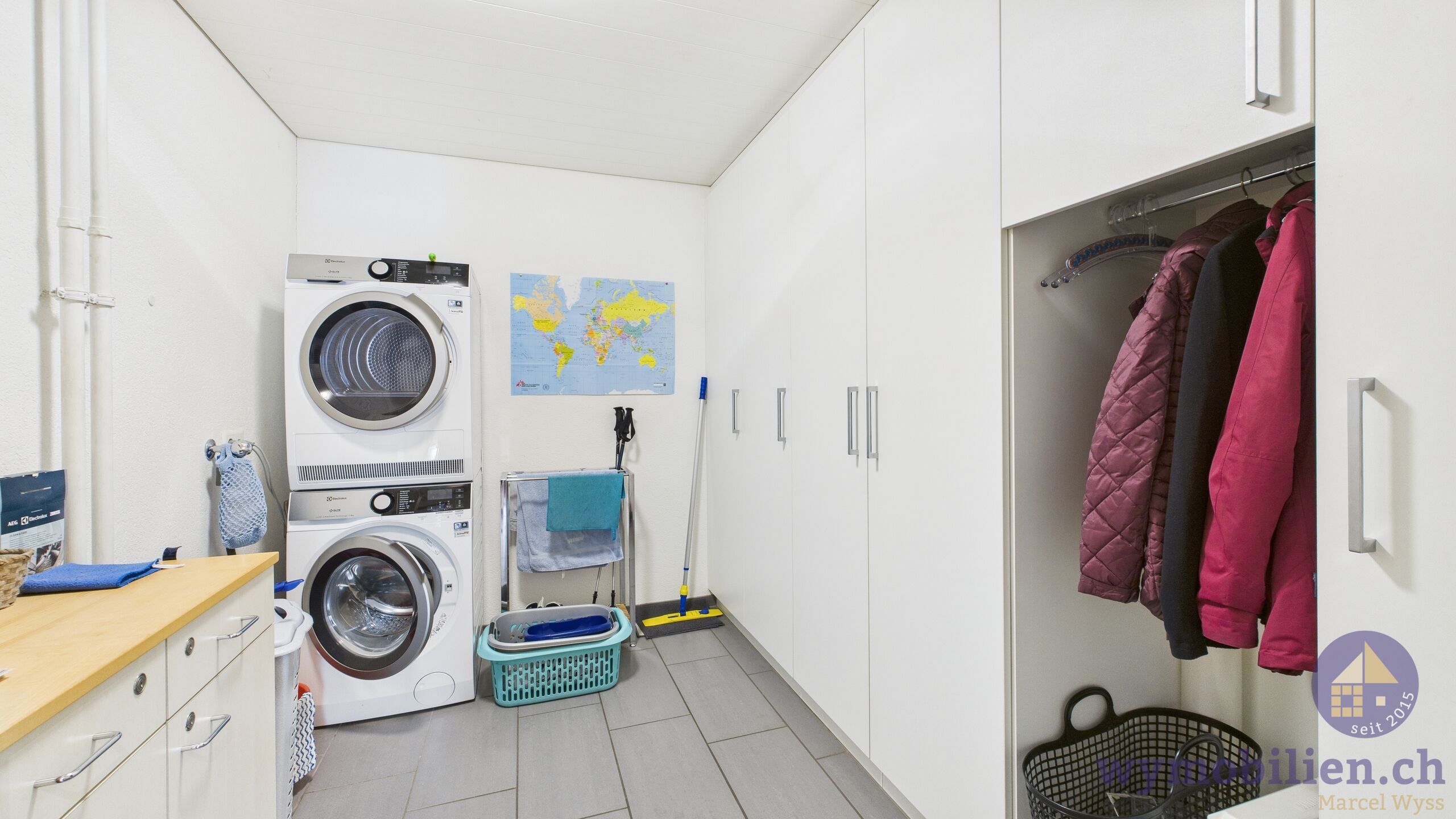 Waschküche mit Einbauschrank 