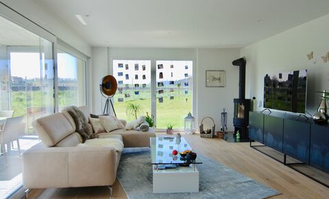 Neuwertige 4.5 Zi.-Gartenwohnung