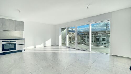 Splendide attique de 3.5 pièces avec vue !