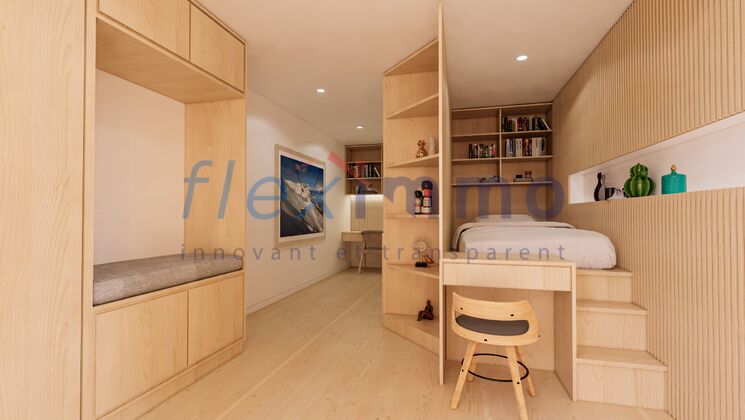 Non-contractual image