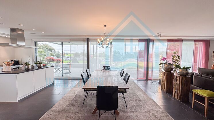 Exklusive Terrassenwohnung mit spektakulärem Alpenpanorama