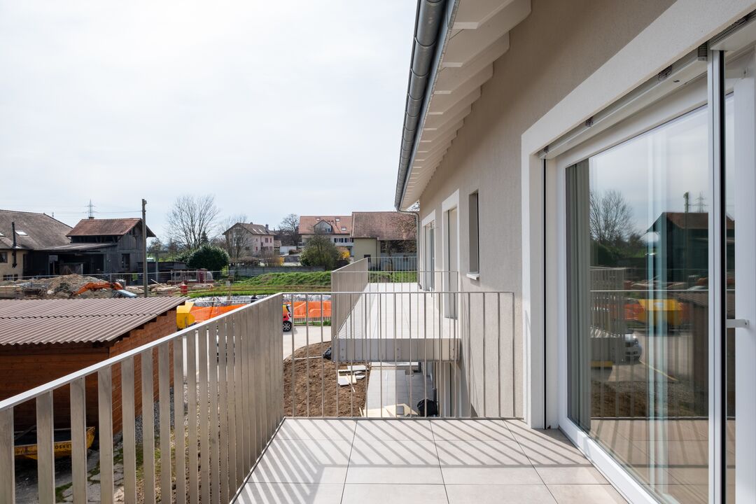 Construction d'un petit immeuble au style villageois avec 6 appartements : les extérieurs.