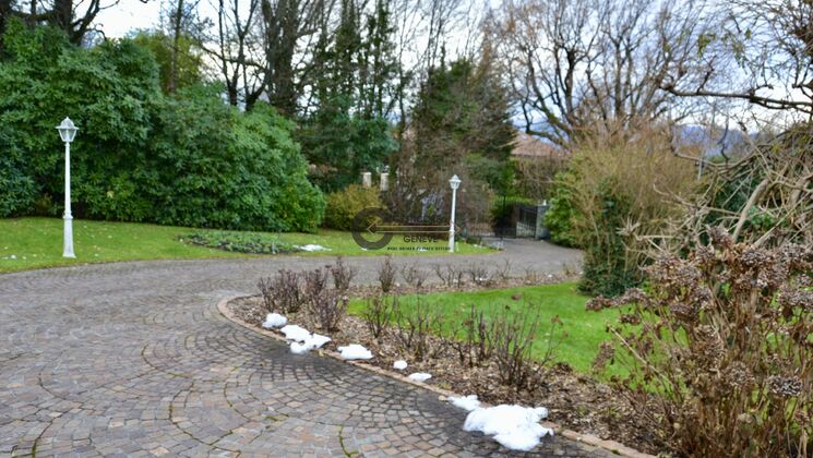 JOLIE MAISON IDEALEMENT SITUEE, PROCHE DE COLOGNY ET VANDOEUVRES