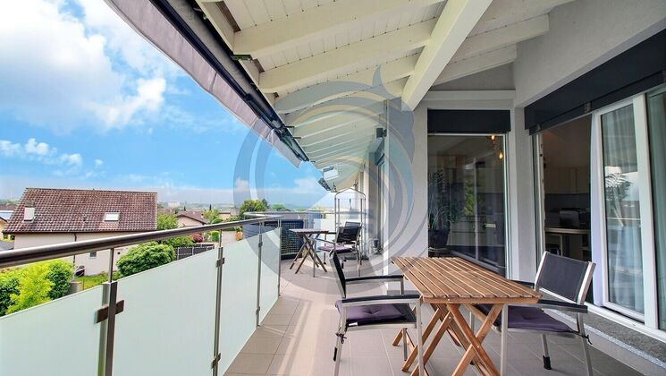 CHARMANT APPARTEMENT EN ATTIQUE DE 5.5 PIÈCES AVEC BALCON
