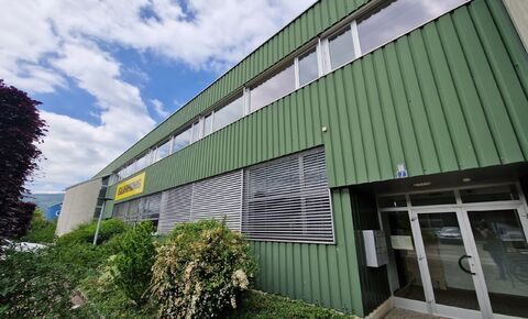 Commercial area of 324 m2
