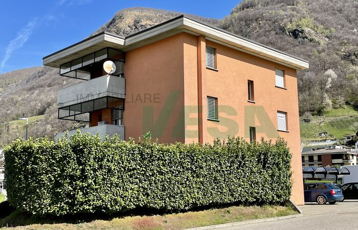 Small,  well-kept building with 3 apartments, in good condition