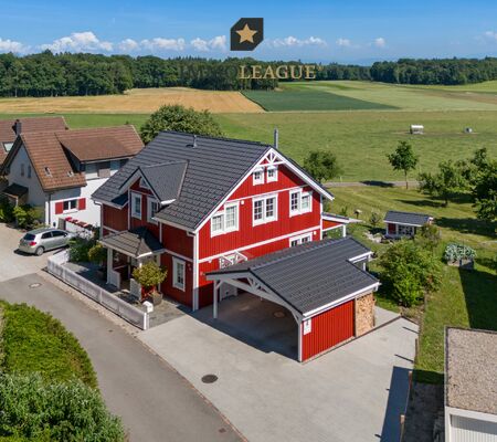Holzbauweise, Unverbaubarer Weitsicht und viel Privatsphäre.