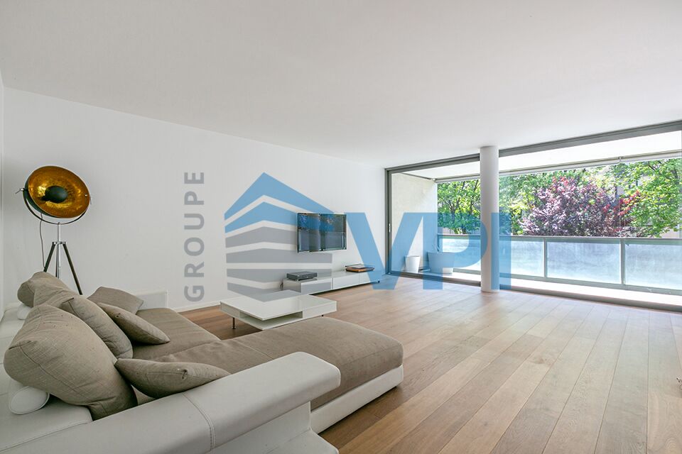 Carouge appartement de 5 pièces avec spacieux balcon