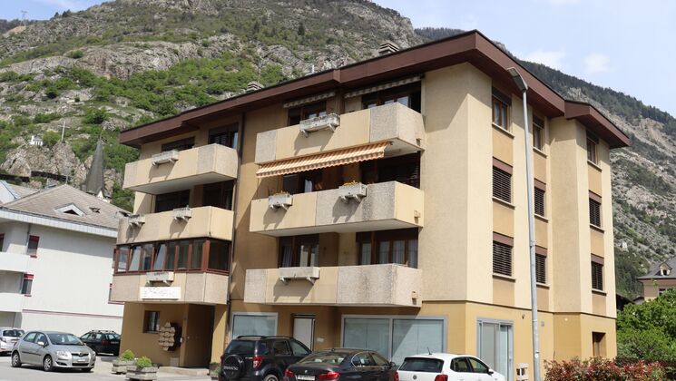 Geräumige 4.5-Zimmerwohnung mit attraktivem Gewerberaum in Gampel!