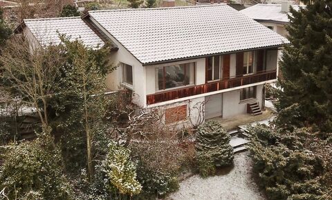 6.5 Zi.-Einfamilienhaus mit Panoramasicht und viel Umschwung