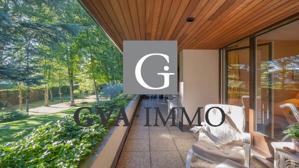 Beautiful apartment with large terrace in the heart of a private park