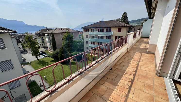 APPARTEMENT DE 3,5 PIÈCES AVEC BALCON ET VUE SUR LE LAC