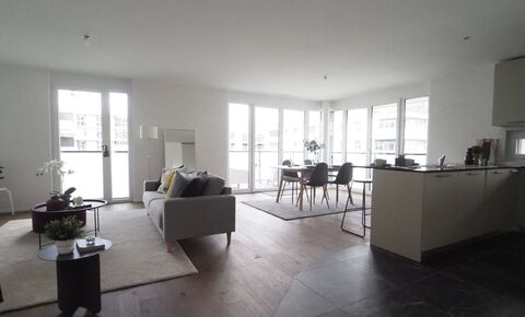 Nouvel appartement central et moderne dans un parc attrayant
