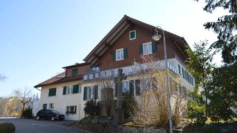 Mehrfamilienhaus mit viel Nutzungspotential an zentraler Lage in Widen