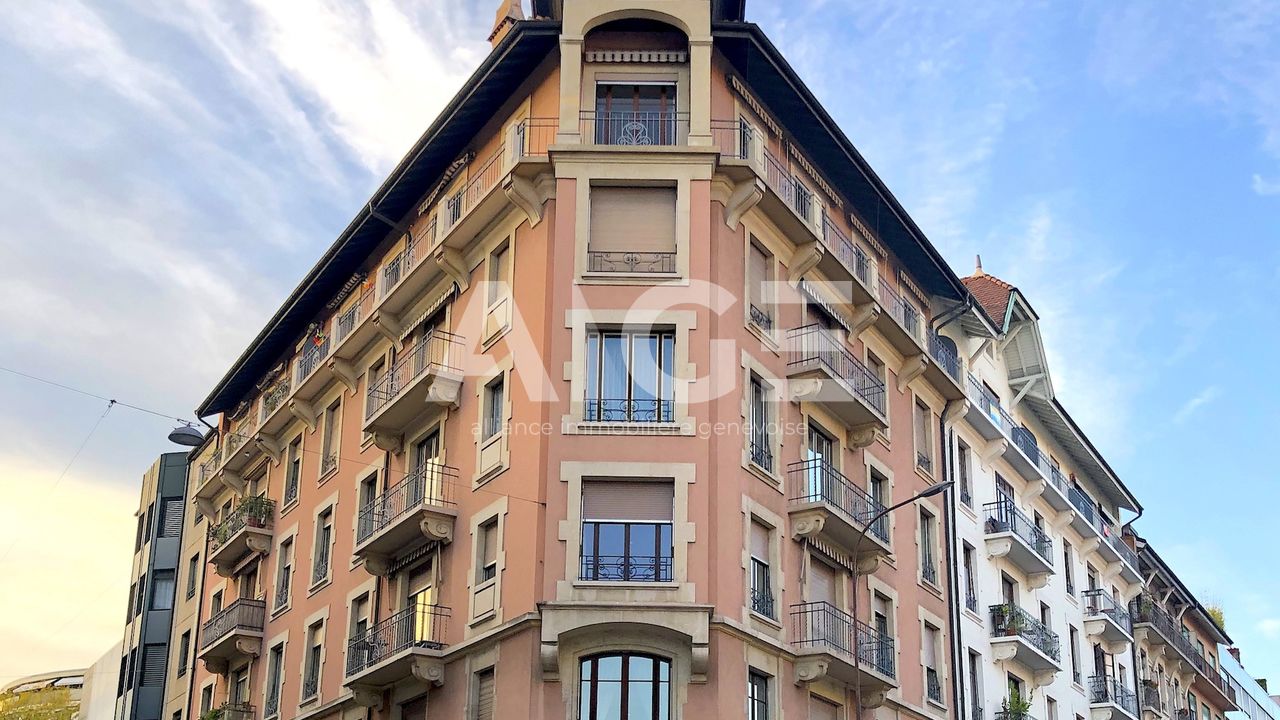 Superb charming 7.5 room apartment in an old building