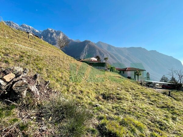 Beautiful building plot with open panoramic view