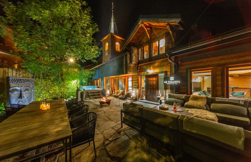 Historically, high-standing chalet with views of the Alps