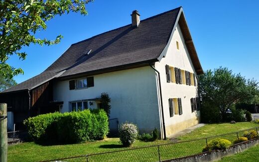 Village house to renovate, close to the highway.
