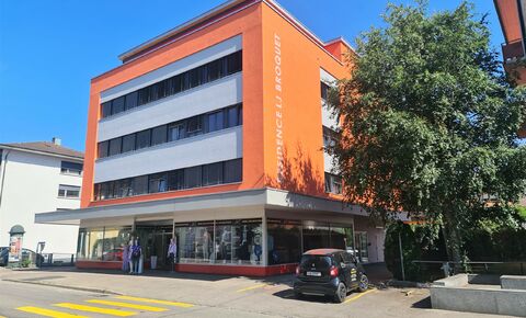 Magnificent mixed-return building, like new and ideally located