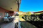Luminoso appartamento 5,5 locali con bella terrazza e giardino privato