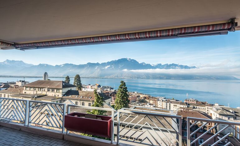 Exclusivité ! Spacieux 2.5 pièces, superbe vue et proche du centre