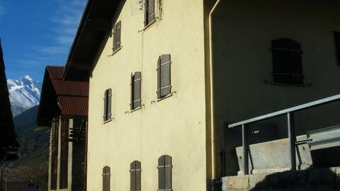 Maison villageoise + deux granges-écuries