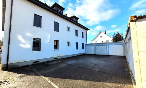 Building of 6 apartments completely renovated, ideally located.