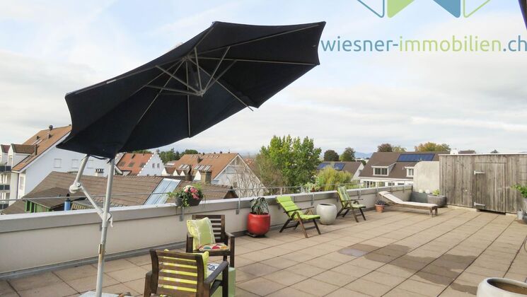 4½ ZIMMER WOHNUNG AN ZENTRALER LAGE, MIT SEHR GROSSER DACHTERRASSE