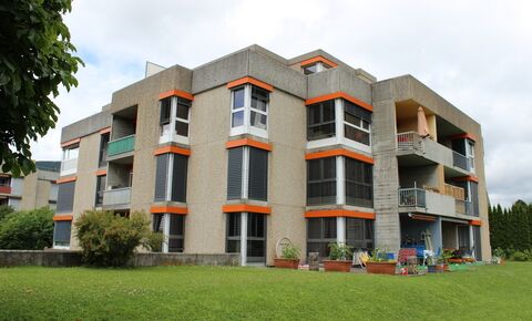 Yield building - 17 apartments, 10 garages and parking spaces