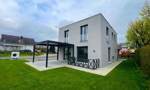 Maison de rêve moderne dans un environnement naturel