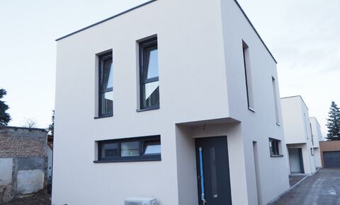 Moderner Neubau mit zwei Parkplätze, 4 Autominuten von Basel