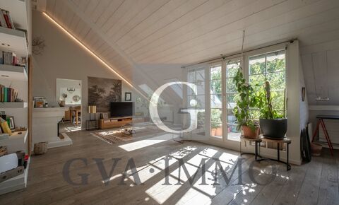 Large and bright 7 room penthouse apartment