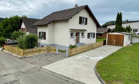 Well-maintained, bright 5.5 room family home in the countryside