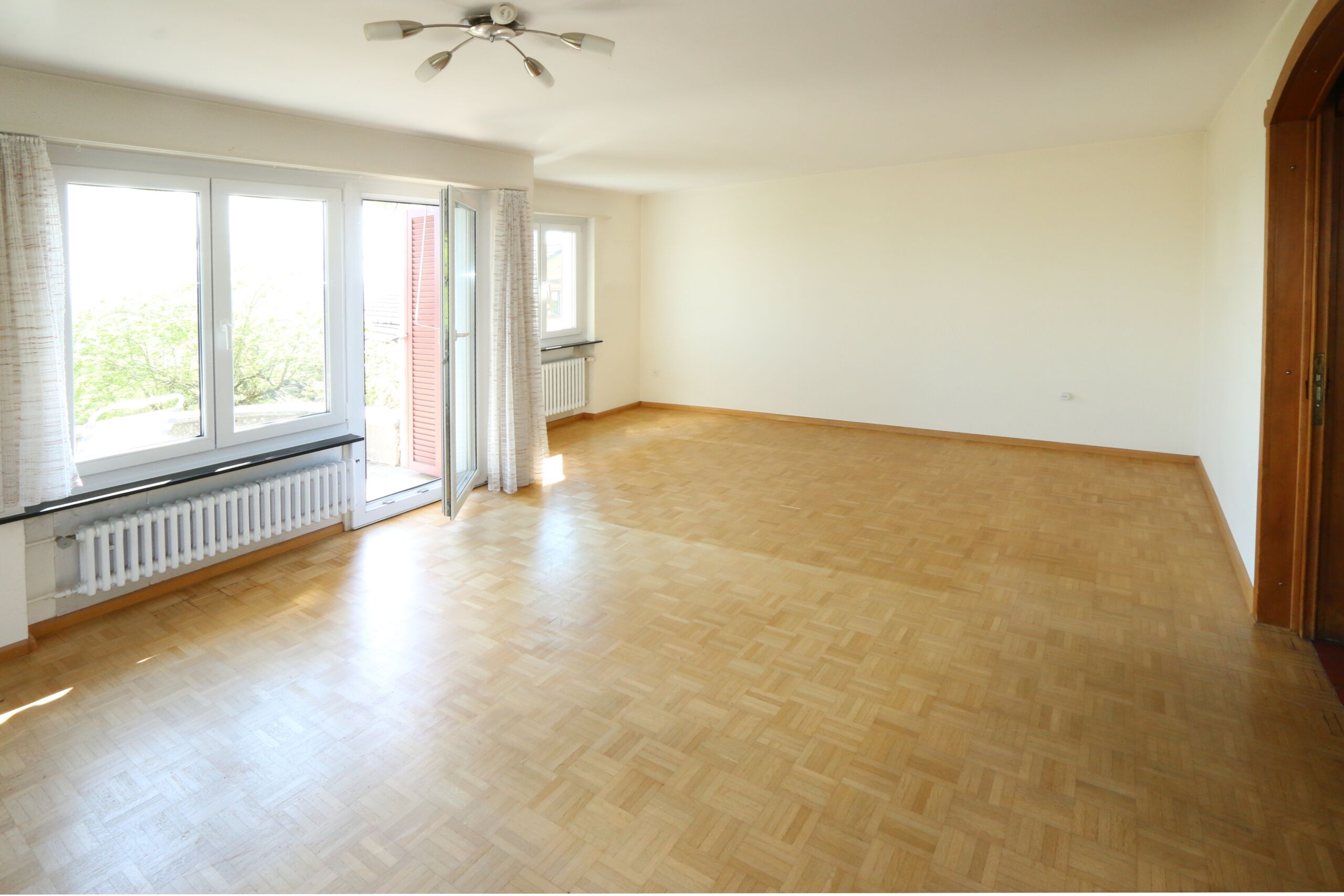 Wohnzimmer, hell und wohnlich