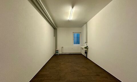 Heated hobby room with washbasin