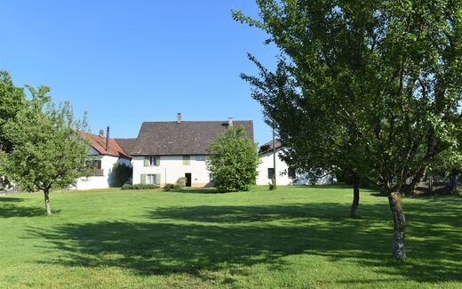 Charming family house with a wooded plot of 2000 m2.