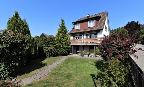 Einfamilienhaus mit viel Charme an ruhiger und sonniger Lage!