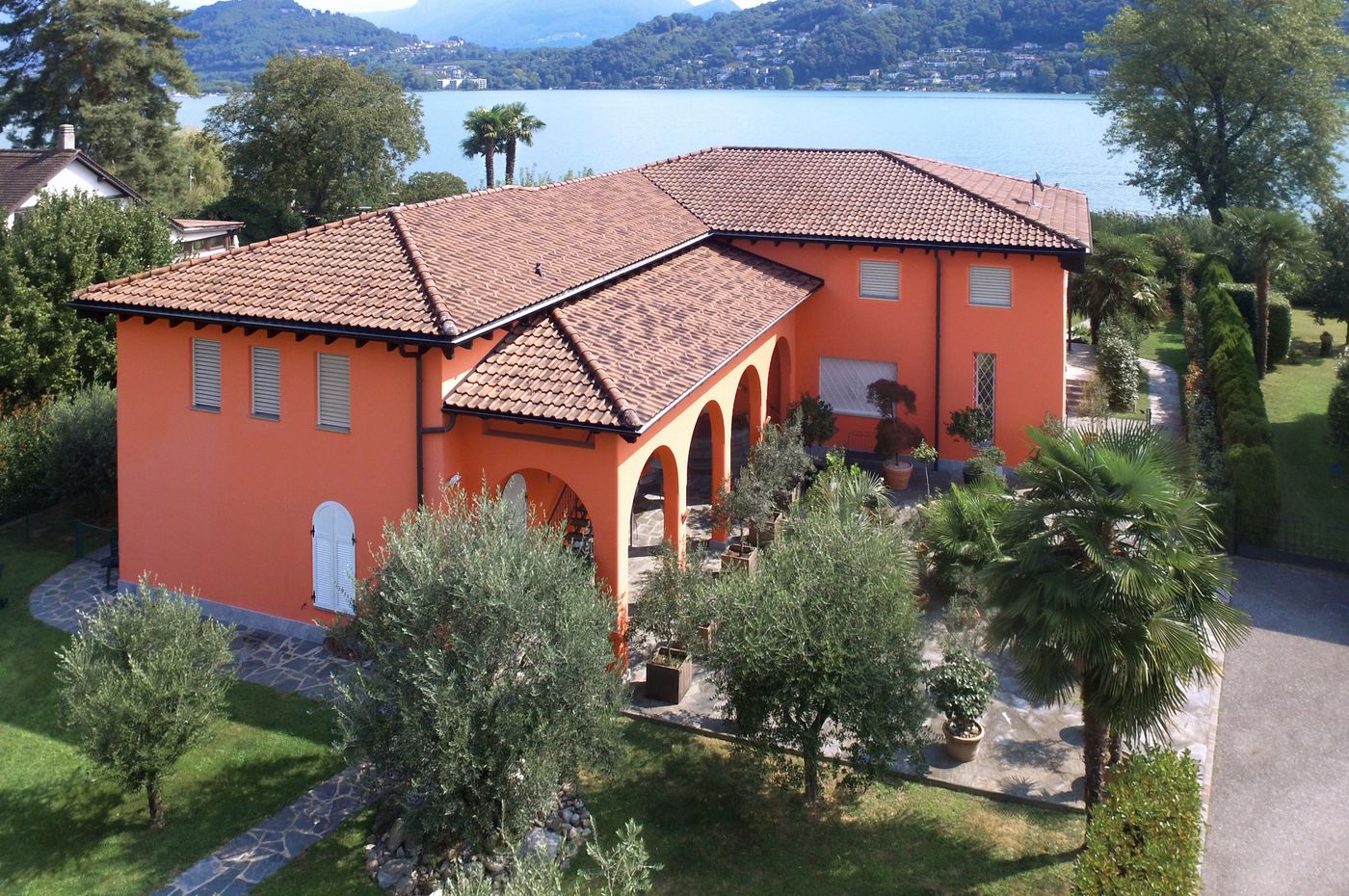 Stately Villa on the First Line from Lake Lugano in Magliaso