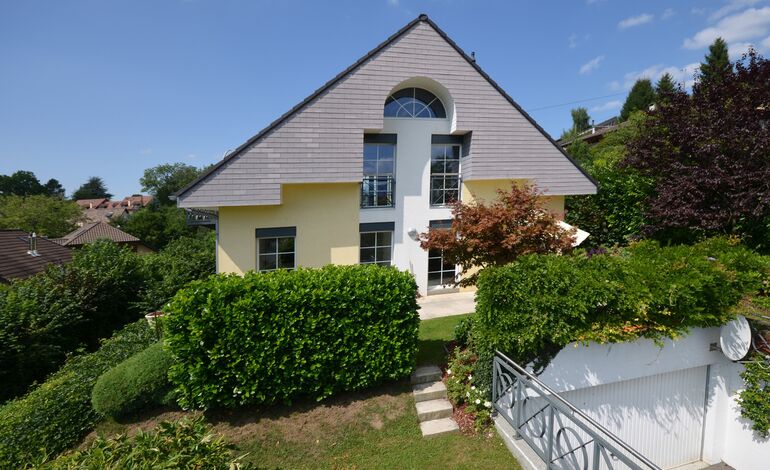 Villa mitoyenne contemporaine de 6 pièces