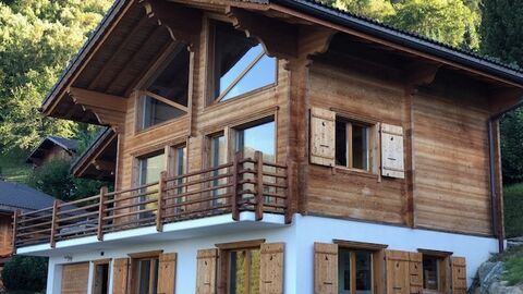 Ein schönes Chalet mit Garage und einzigartigem Blick auf die Alpen