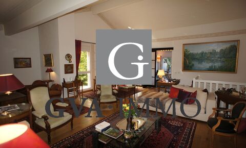 Magnificent 4 bedroom duplex located in a beautiful residence with private park