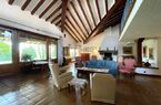 Spacious and elegant villa surrounded by a large and sunny  garden