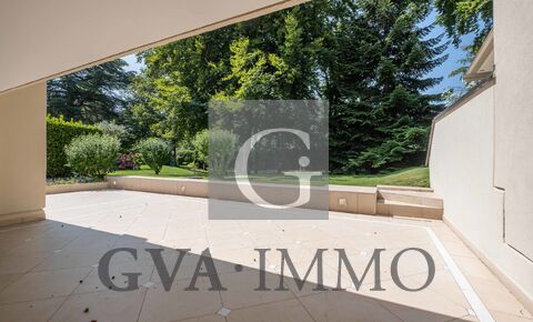 Superb duplex with terrace in the heart of a magnificent private park