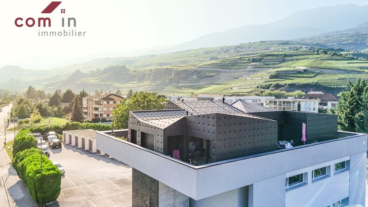 UVRIER, petit immeuble "mixte
rénové entre 2010 et 2018