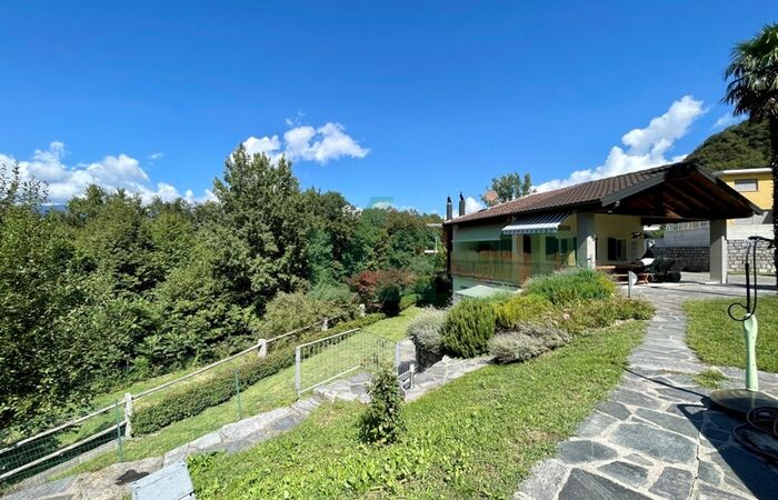 Gemütliches, helles und geräumiges Zweifamilienhaus im Grünen