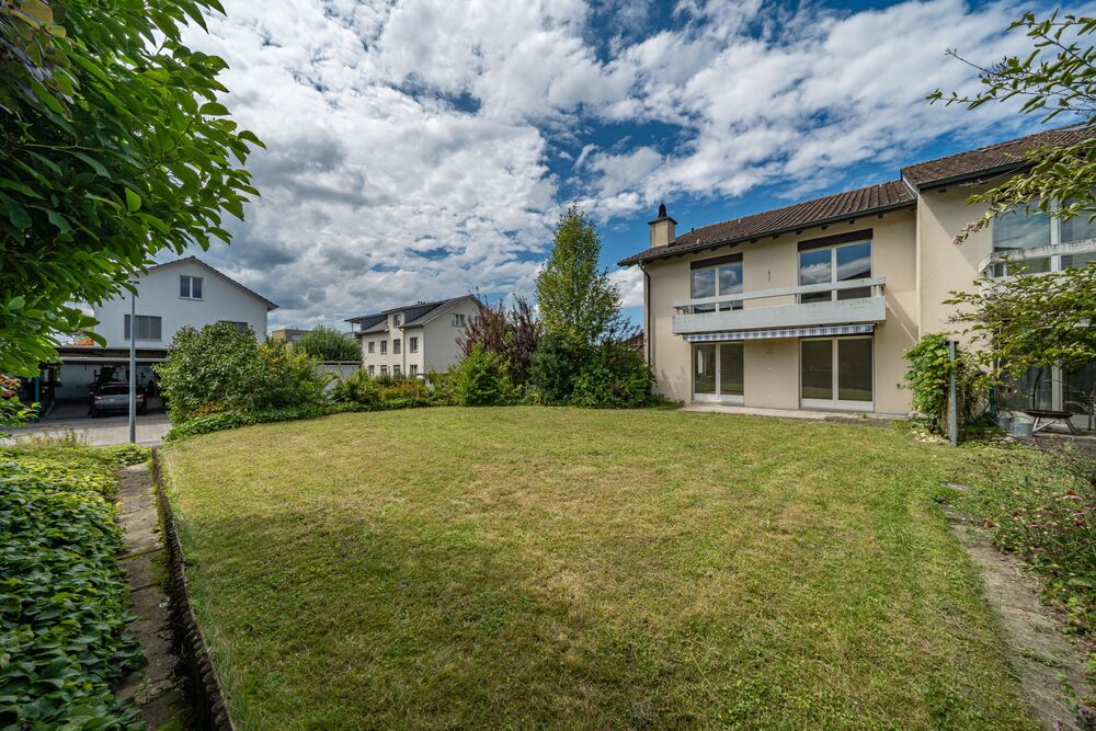Doppeleinfamilienhaus mit grossem Garten und viel Potenzial