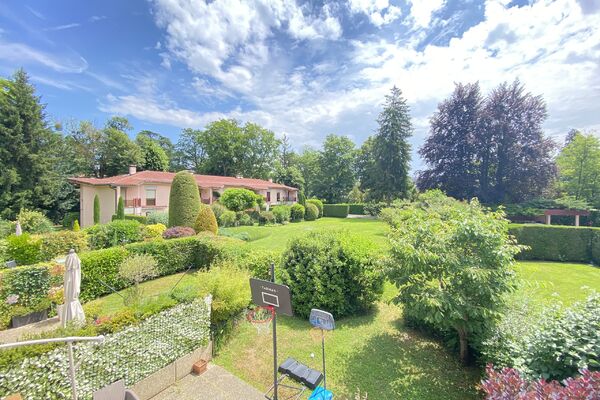 Charming semi-detached villa in a quiet location