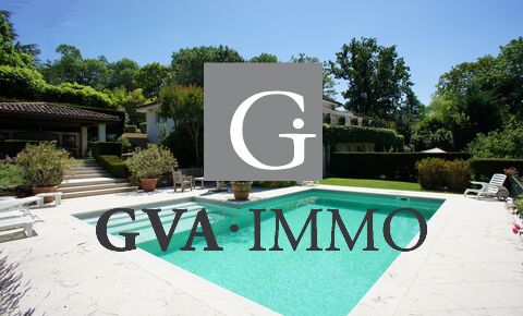 Property with lake view