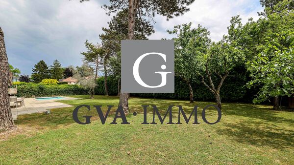 Beautiful detached villa with pool in residential area
